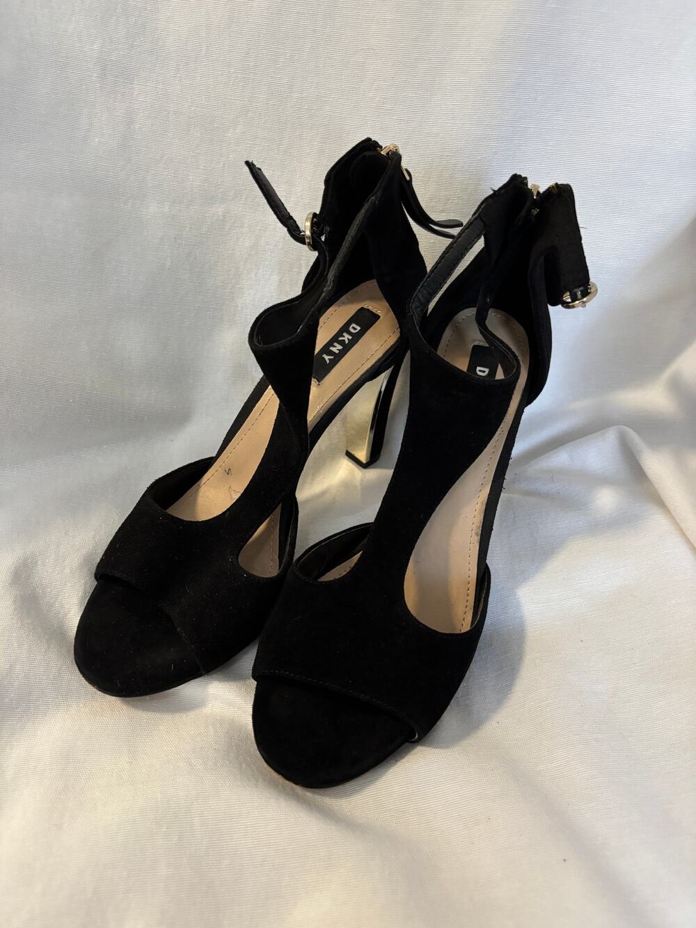 DKNY Colby T-Strap Dress Sandals Black Suede Size 8.5